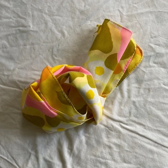 Vintage 1960s Flower Power retro 60s Yellow and Pink Women's Scarf - Picture 3 of 4